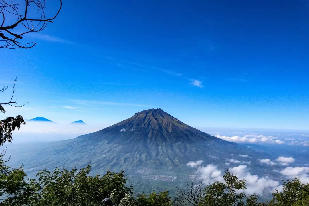 Gunung Sumbing: Pesona Alam dan Tantangan Pendakian di Jawa Tengah Gunung Sumbing: Pesona Alam dan Tantangan Pendakian di Jawa Tengah