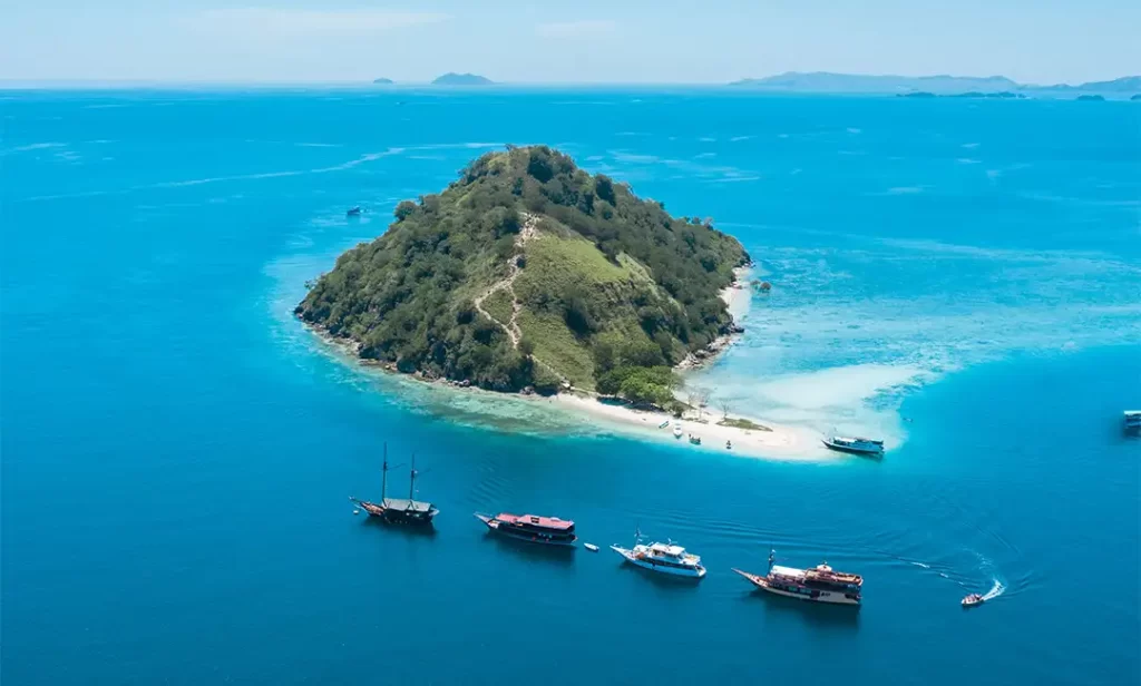 Pulau Kelor: Pesona Kecil dengan Keindahan yang Menakjubkan