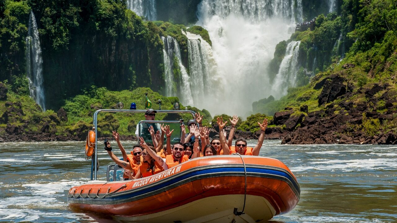 Iguazu Falls: Keajaiban Air Raksasa di Perbatasan Amerika Selatan Iguazu Falls: Keajaiban Air Raksasa di Perbatasan Amerika Selatan