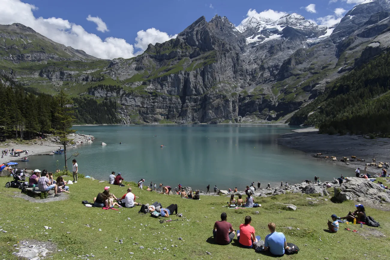Danau Oeschinen pesona alami Pegunungan Alpen Danau Oeschinen pesona alami Pegunungan Alpen