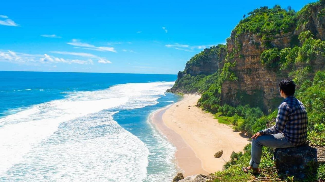 Pantai Seruni: Pesona Tersembunyi, Cerita Perjalanan, dan Keindahan yang Jarang Diceritakan Pantai Seruni: Pesona Tersembunyi, Cerita Perjalanan, dan Keindahan yang Jarang Diceritakan