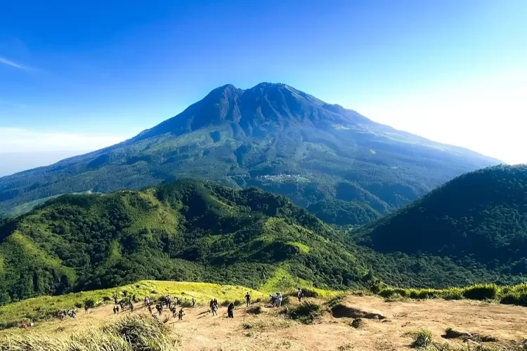Menyusuri Keindahan dan Misteri Gunung Lawu: Panduan Lengkap Wisata Alam