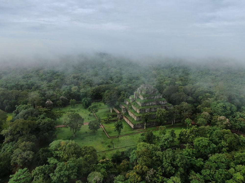 Koh Ker: Menjelajahi Keagungan Kota Kuno di Tengah Hutan Kamboja