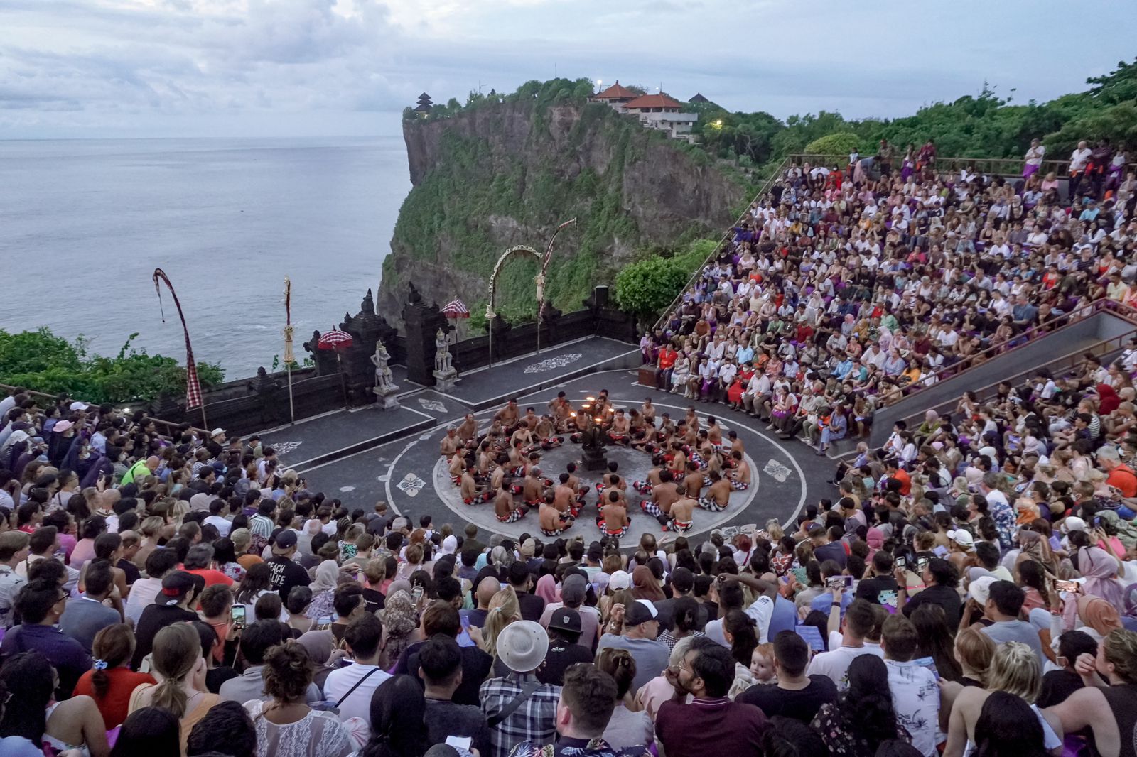 Wisata Budaya Nusantara: Menyelami Warisan Tradisi dari Sabang hingga Merauke Wisata Budaya Nusantara: Menyelami Warisan Tradisi dari Sabang hingga Merauke