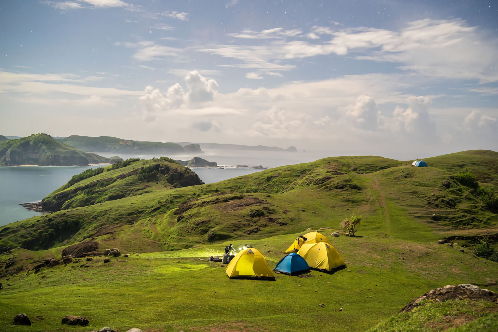 Bukit Merese: Pesona Bukit Cinta dari Lombok yang Menyihir Hati Setiap Pengunjung