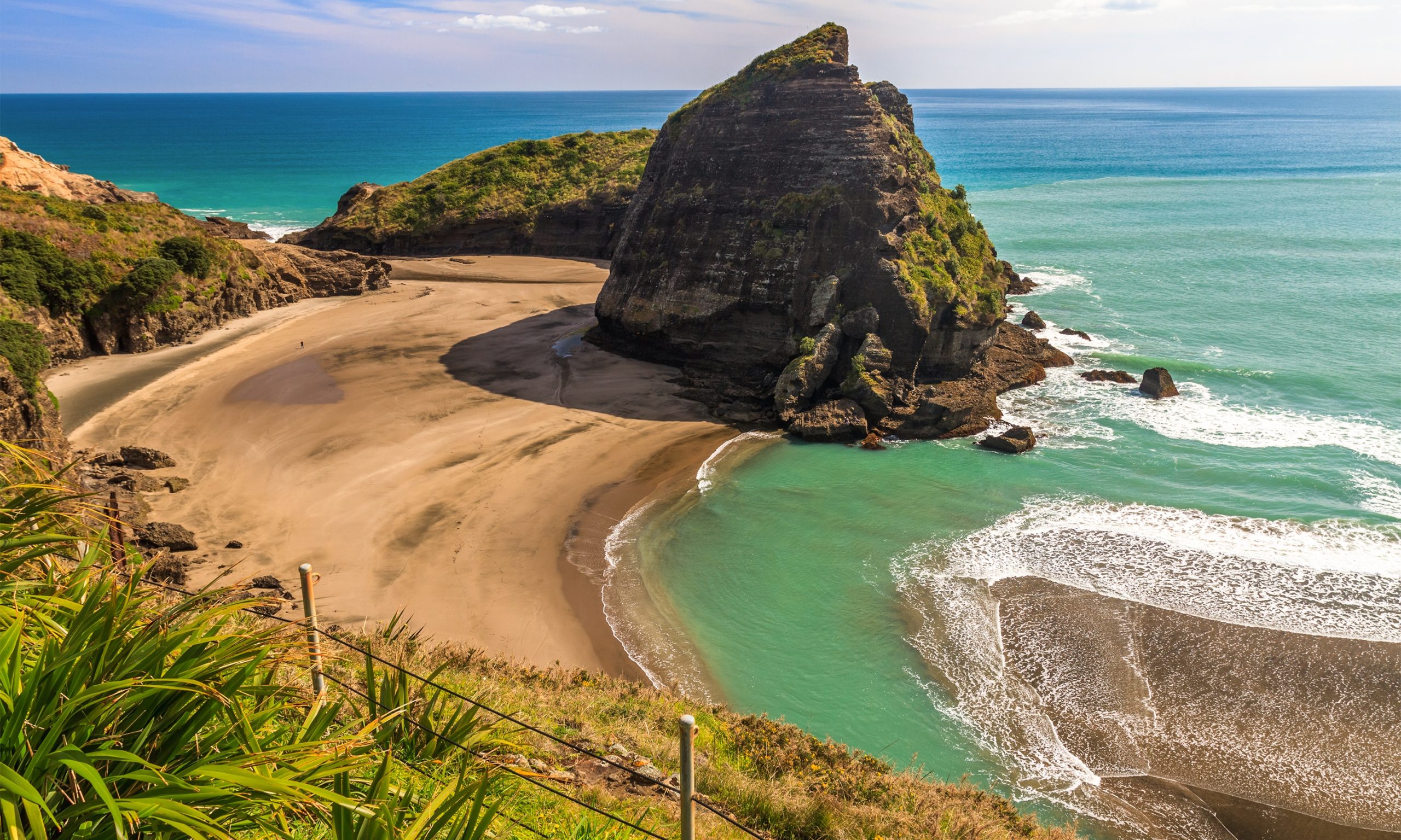 Pantai Piha pesona liar Selandia Baru dengan panorama dramatis Pantai Piha pesona liar Selandia Baru dengan panorama dramatis