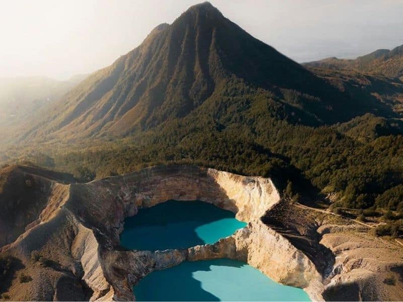 Gunung Kelimutu: Pesona Danau Tiga Warna yang Selalu Berubah dan Memikat Dunia