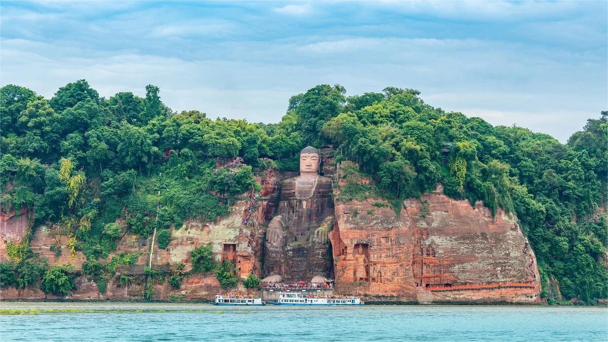 Leshan Giant Buddha: Keagungan Patung Raksasa yang Memukau Leshan Giant Buddha: Keagungan Patung Raksasa yang Memukau