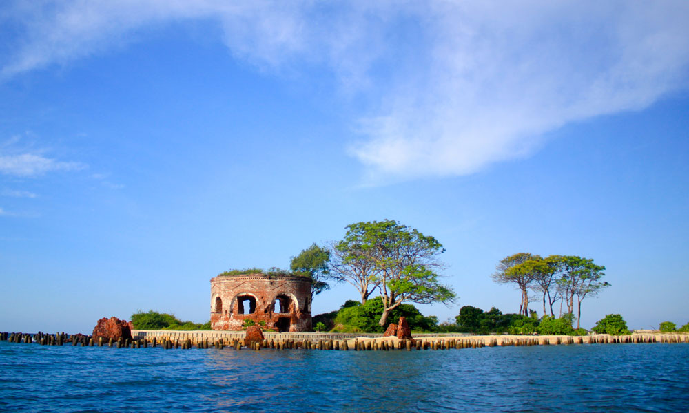 Pulau Onrust — Jejak Sejarah dan Pesona Wisata yang Memikat Pulau Onrust — Jejak Sejarah dan Pesona Wisata yang Memikat