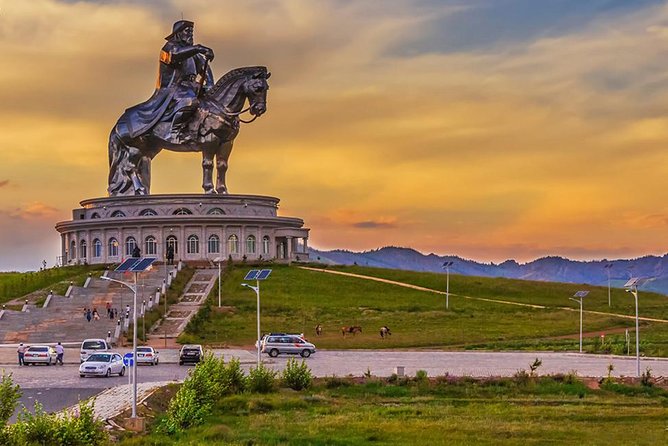 Chinggis Khan Statue: Ikon Wisata dan Sejarah Besar Mongolia