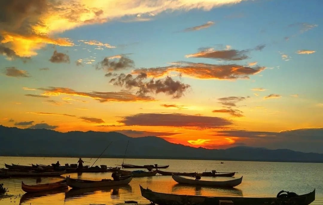 Danau Limboto: Keindahan Alam dan Kisah di Baliknya Danau Limboto: Keindahan Alam dan Kisah di Baliknya