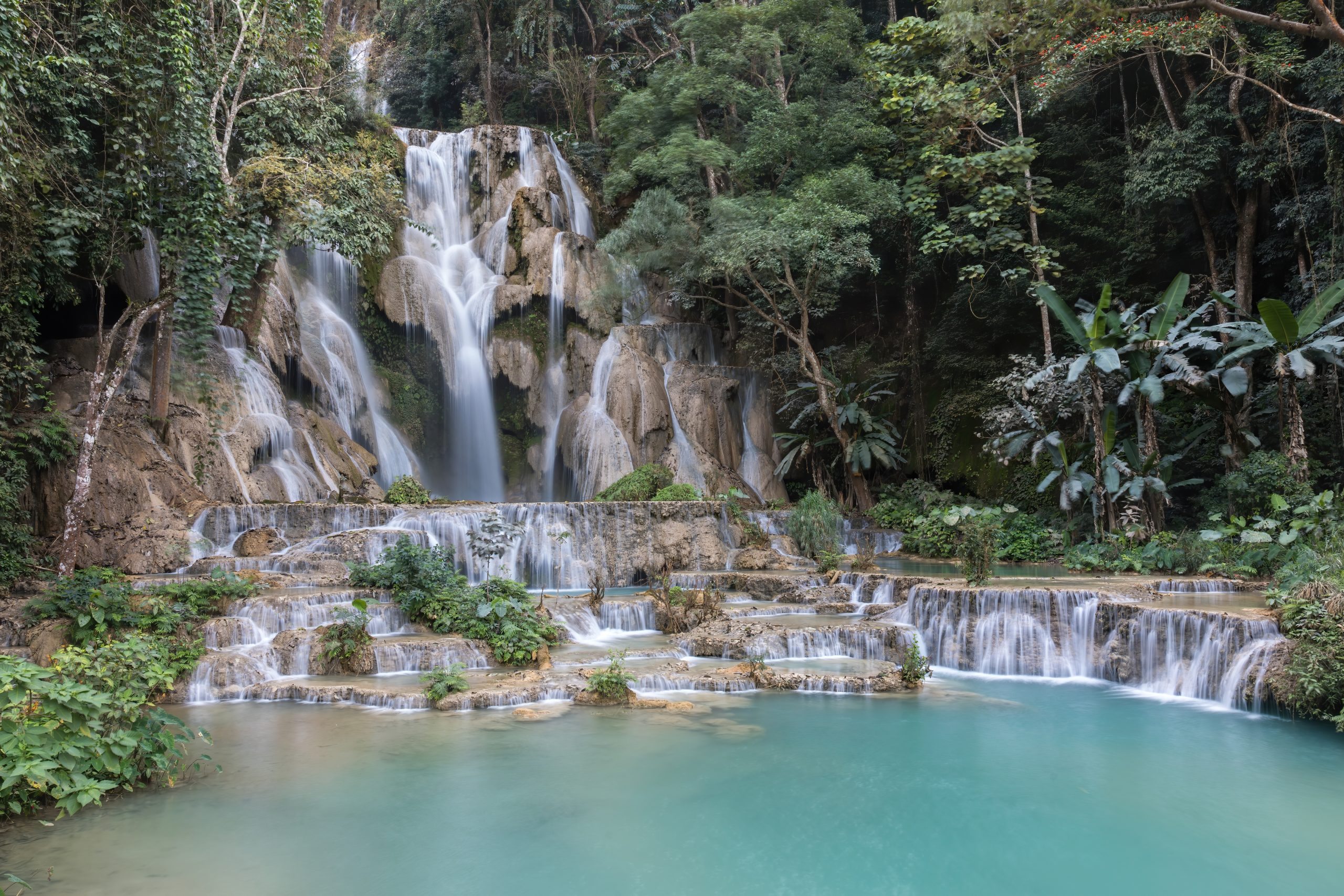 Kuang Si Falls Air Terjun Paling Indah di Laos untuk Liburan
