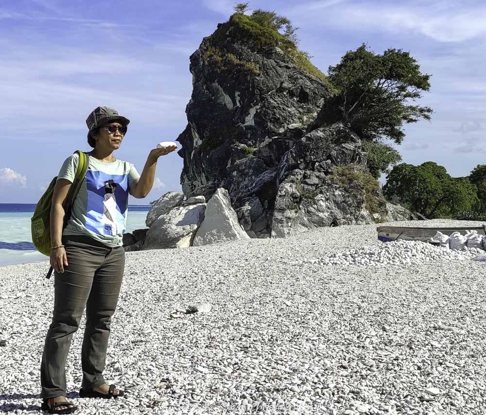 Pantai Kolbano: Pesona Batu Warna-Warni di NTT yang Memukau