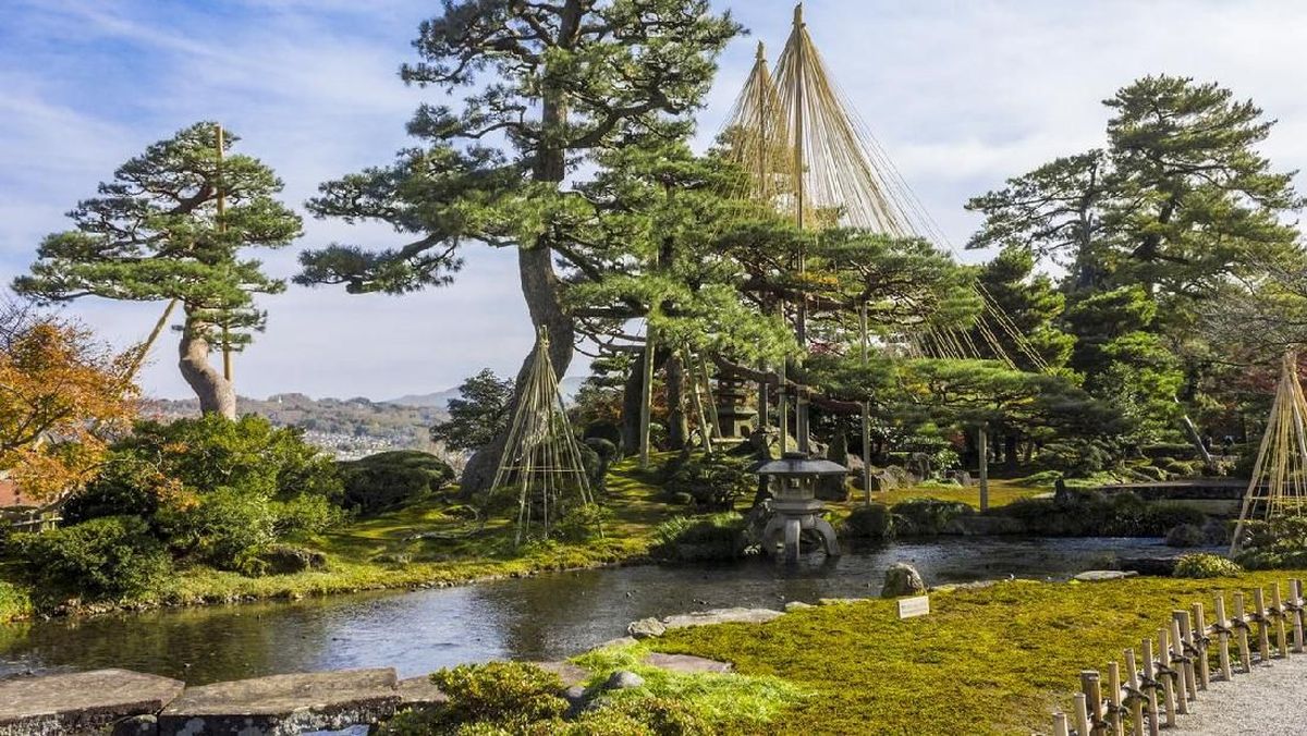 Taman Kenrokuen: Panduan Wisata Lengkap ke Jepang Taman Kenrokuen: Panduan Wisata Lengkap ke Jepang