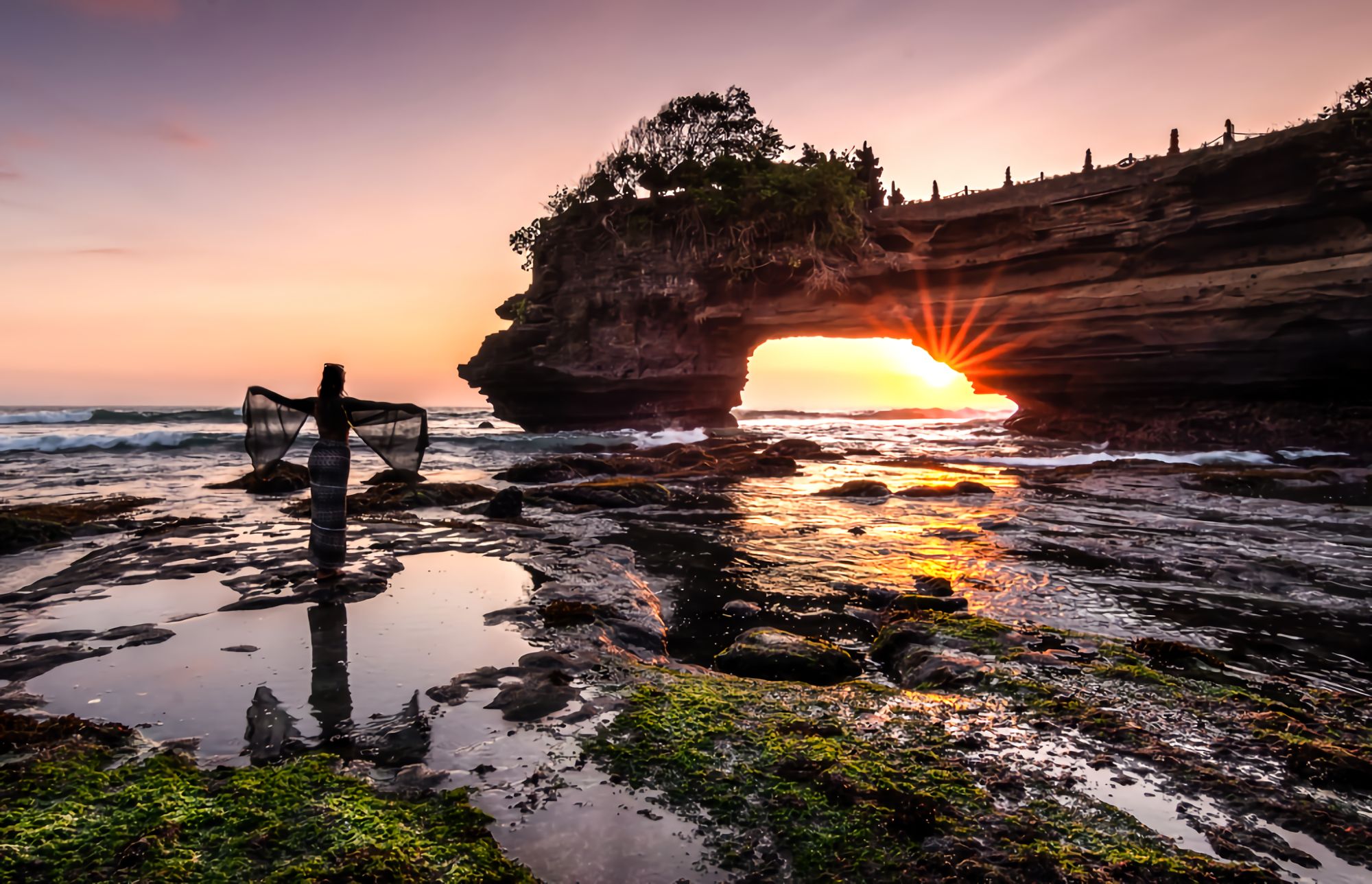 Pura Batu Bolong—Jejak Sakral di Gerbang Samudra Lombok