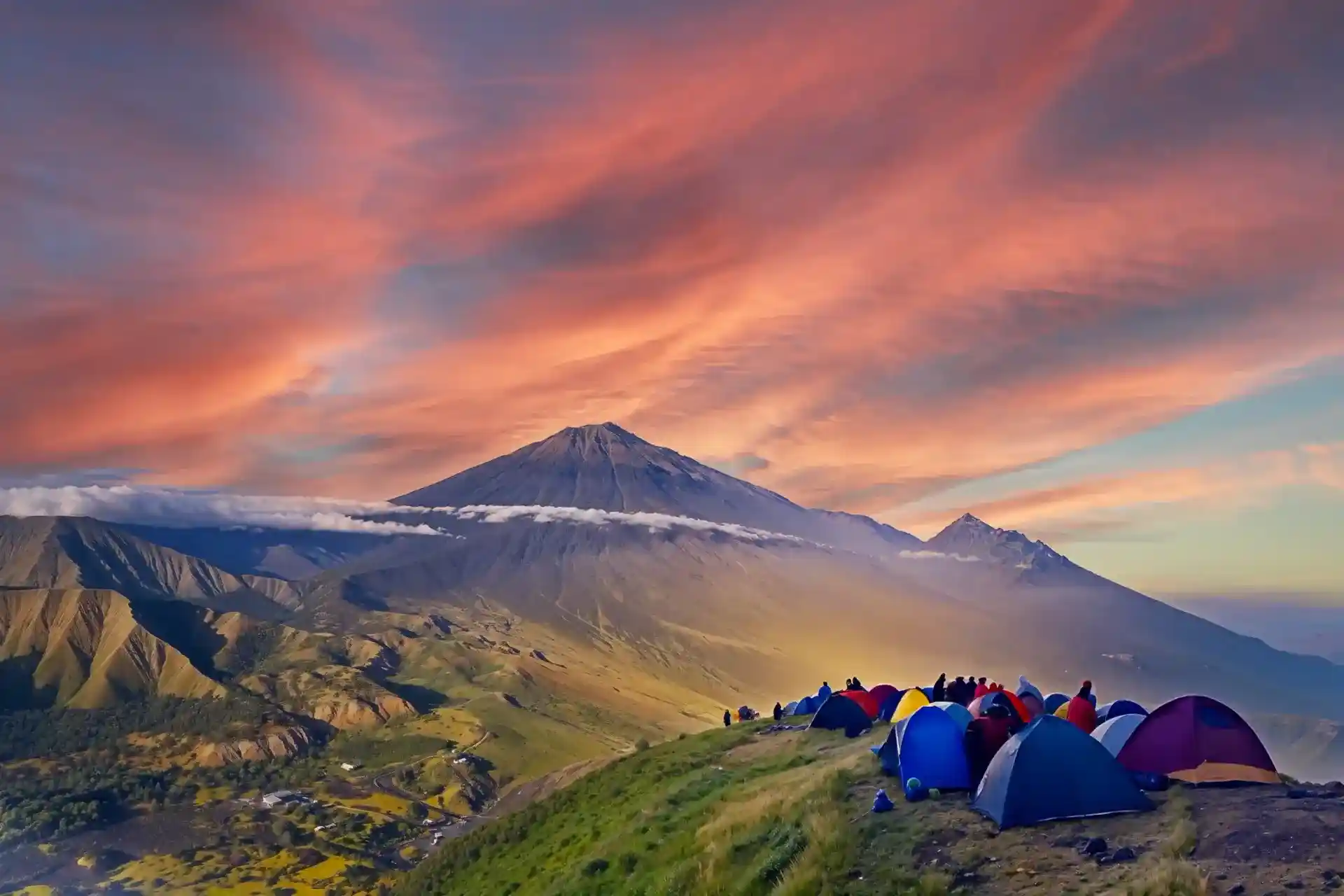 Pergasingan Hill—Pesona Bukit Hijau di Timur Lombok