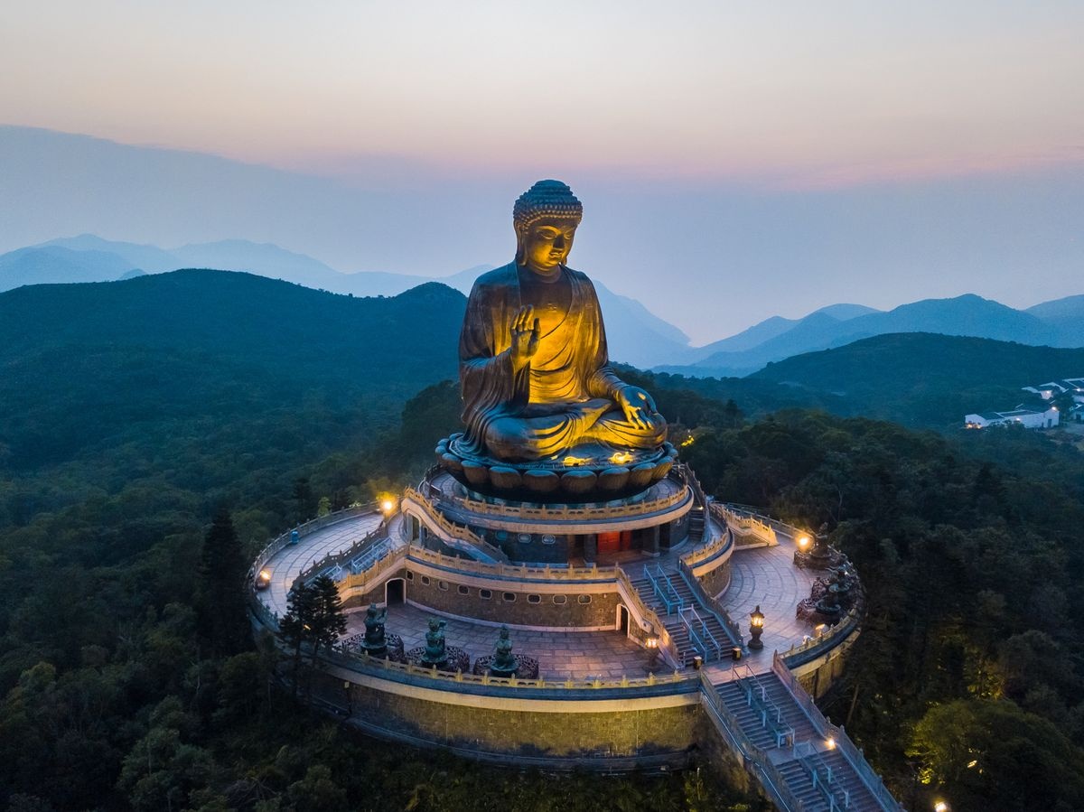 Tian Tan Buddha: Ikon Spiritualitas yang Menjadi Magnet Wisata