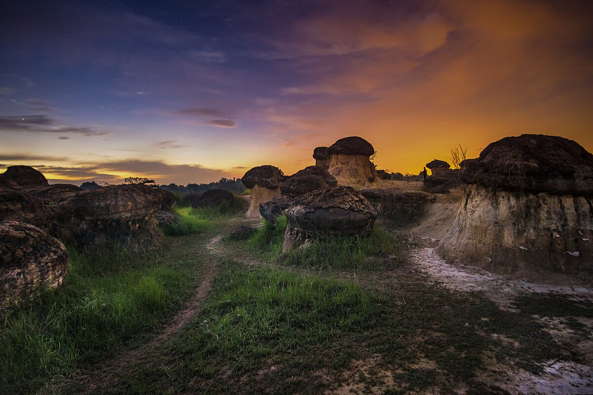 Bukit Jamur: Keindahan Alam yang Menyimpan Pesona dan Petualangan Tak Terlupakan