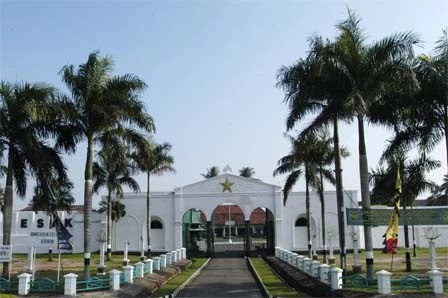 Benteng Kuto: Jejak Sejarah dan Pesona Wisata Ikonik di Tepian Sungai Musi Benteng Kuto: Jejak Sejarah dan Pesona Wisata Ikonik di Tepian Sungai Musi