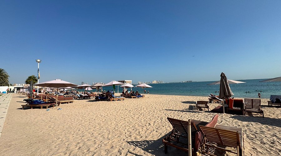 Menyelami Keindahan Pantai West Bay: Surga Tersembunyi yang Memikat