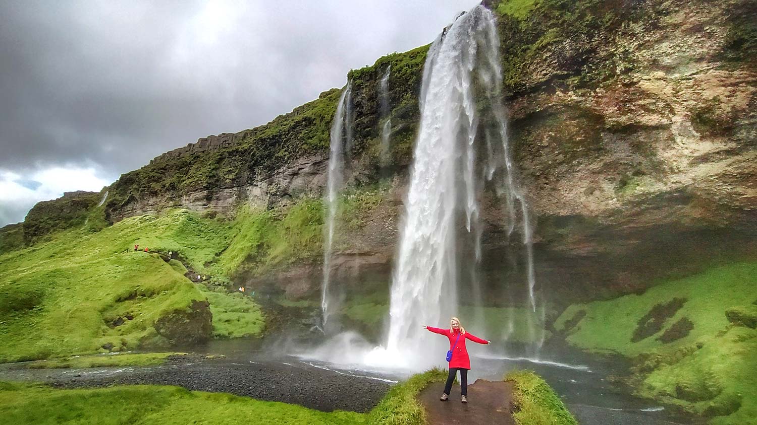 Seljalandsfoss: Pesona Air Terjun Unik di Islandia