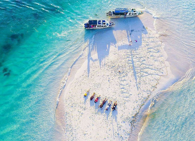 Pulau Gusung Sanggalau: Permata Pasir Putih di Perairan Kalimantan Barat Pulau Gusung Sanggalau: Permata Pasir Putih di Perairan Kalimantan Barat