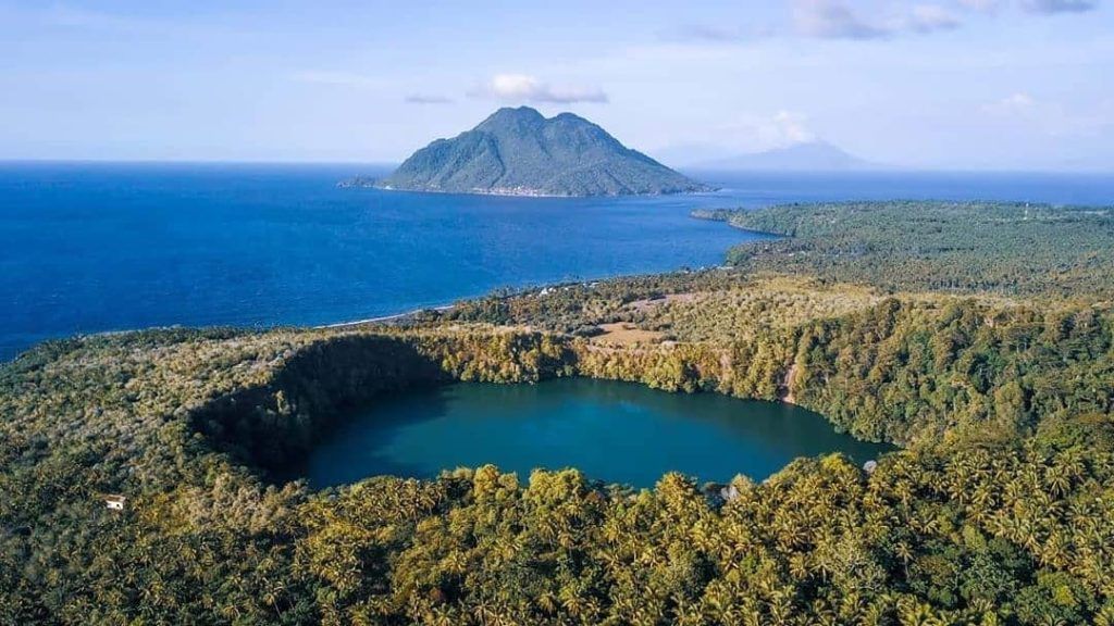 Danau Tolire, Permata Sunyi di Kaki Gunung Gamalama Danau Tolire, Permata Sunyi di Kaki Gunung Gamalama
