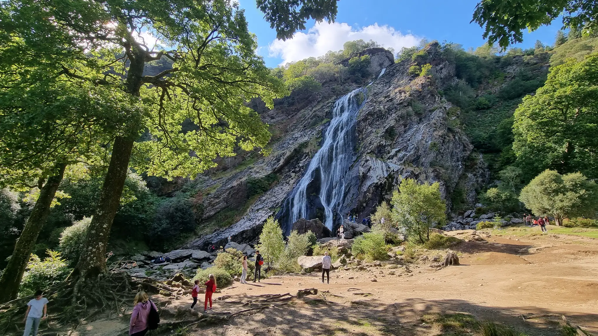 Powerscourt Waterfall: Keanggunan Irlandia yang Tersembunyi di Wicklow Mountains