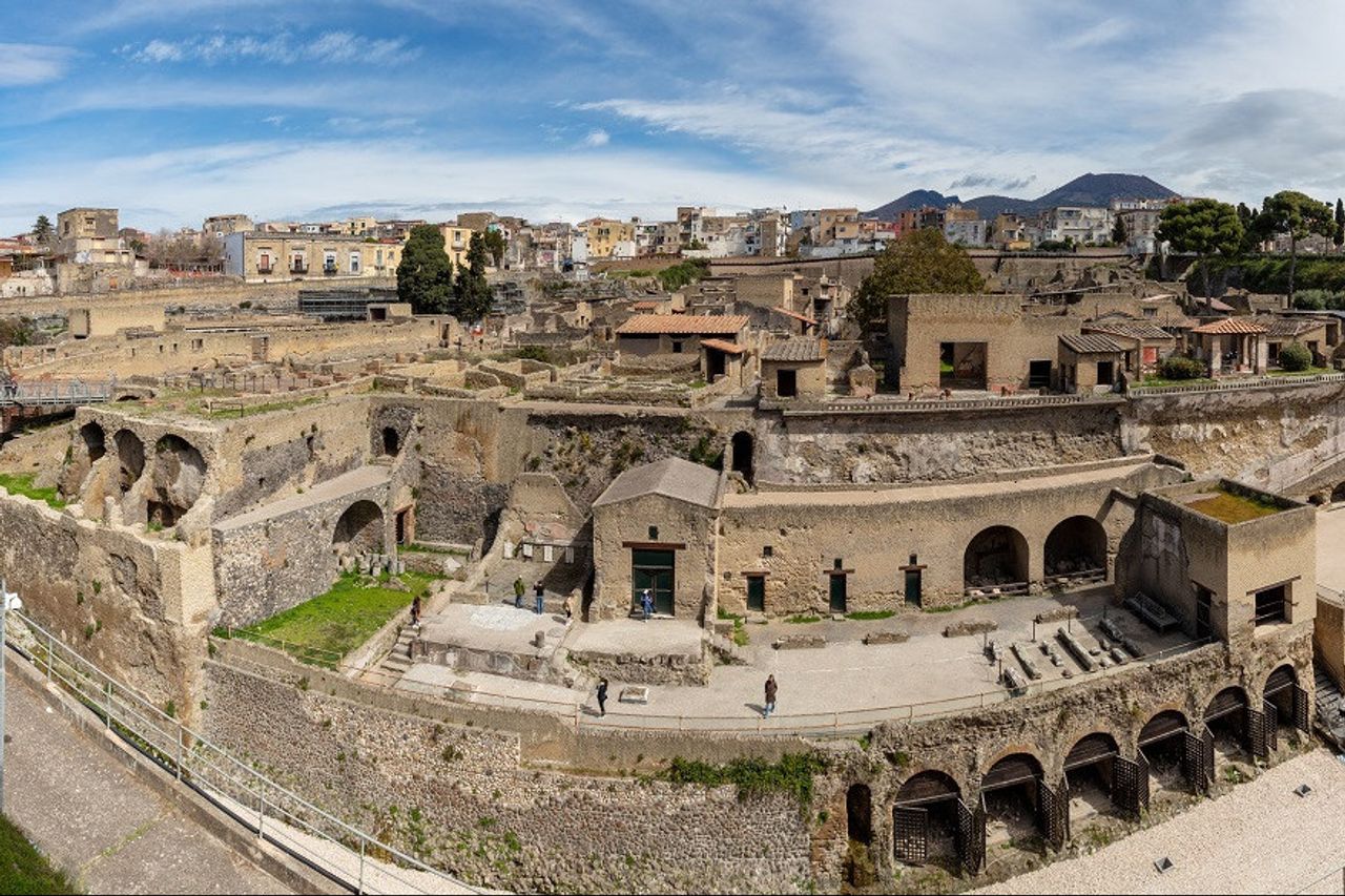 Herculaneum Italia: Panduan Wisata Kota Romawi yang Terawetkan Sempurna