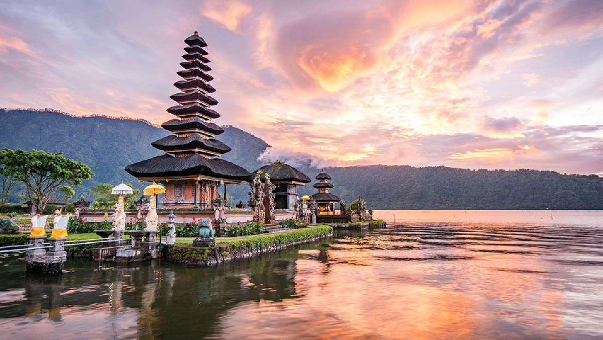 Pura Tradisional Bali: Keindahan dan Makna Spiritual