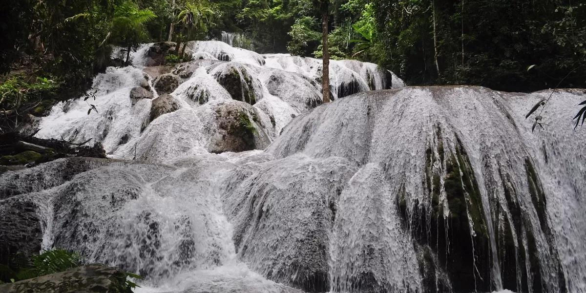 Air Terjun Saluopa: Keindahan Bertingkat yang Bikin Takjub