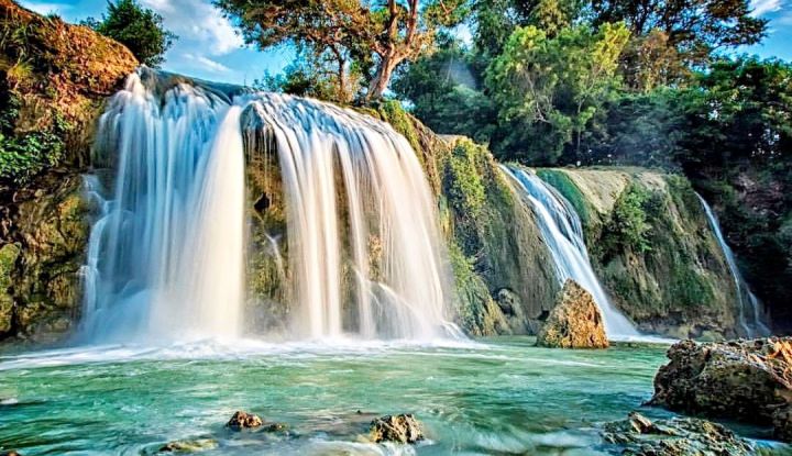 Air Terjun Toroan: Keindahan Air Jatuh Langsung ke Laut