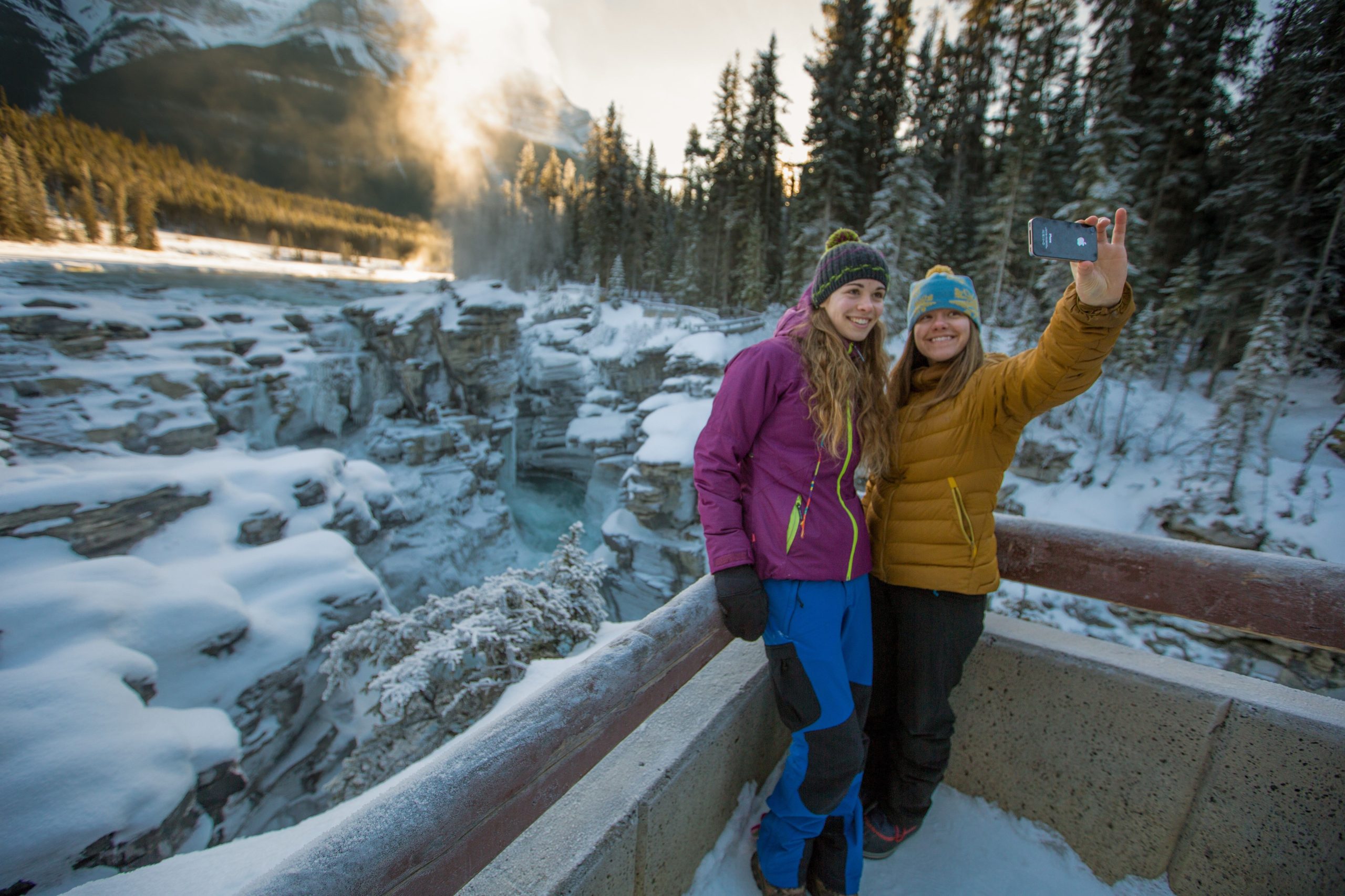 Athabasca Falls Kanada: Panduan Wisata Air Terjun Paling Dahsyat di Alberta