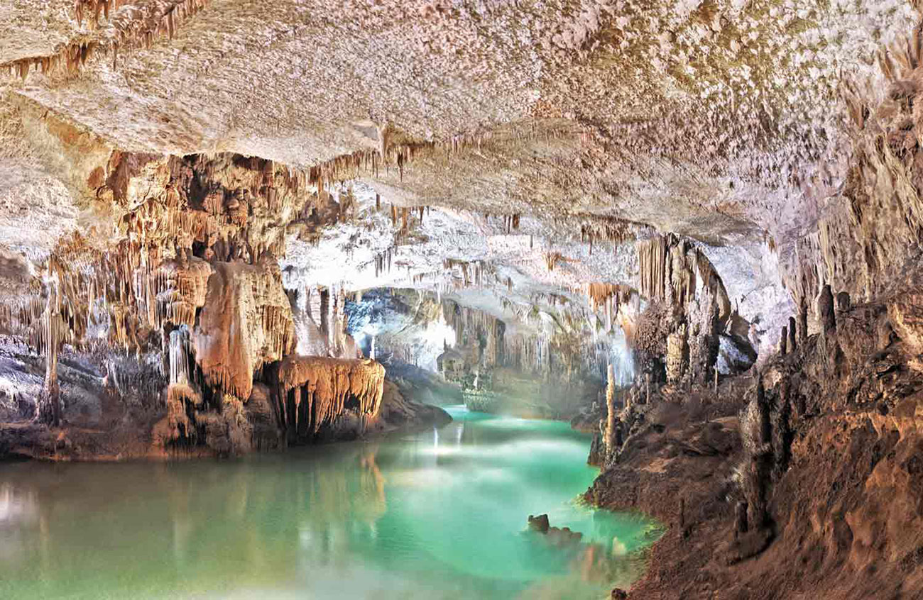 Jeita Grotto Lebanon: Panduan Wisata Gua Stalaktit Terbesar di Timur Tengah