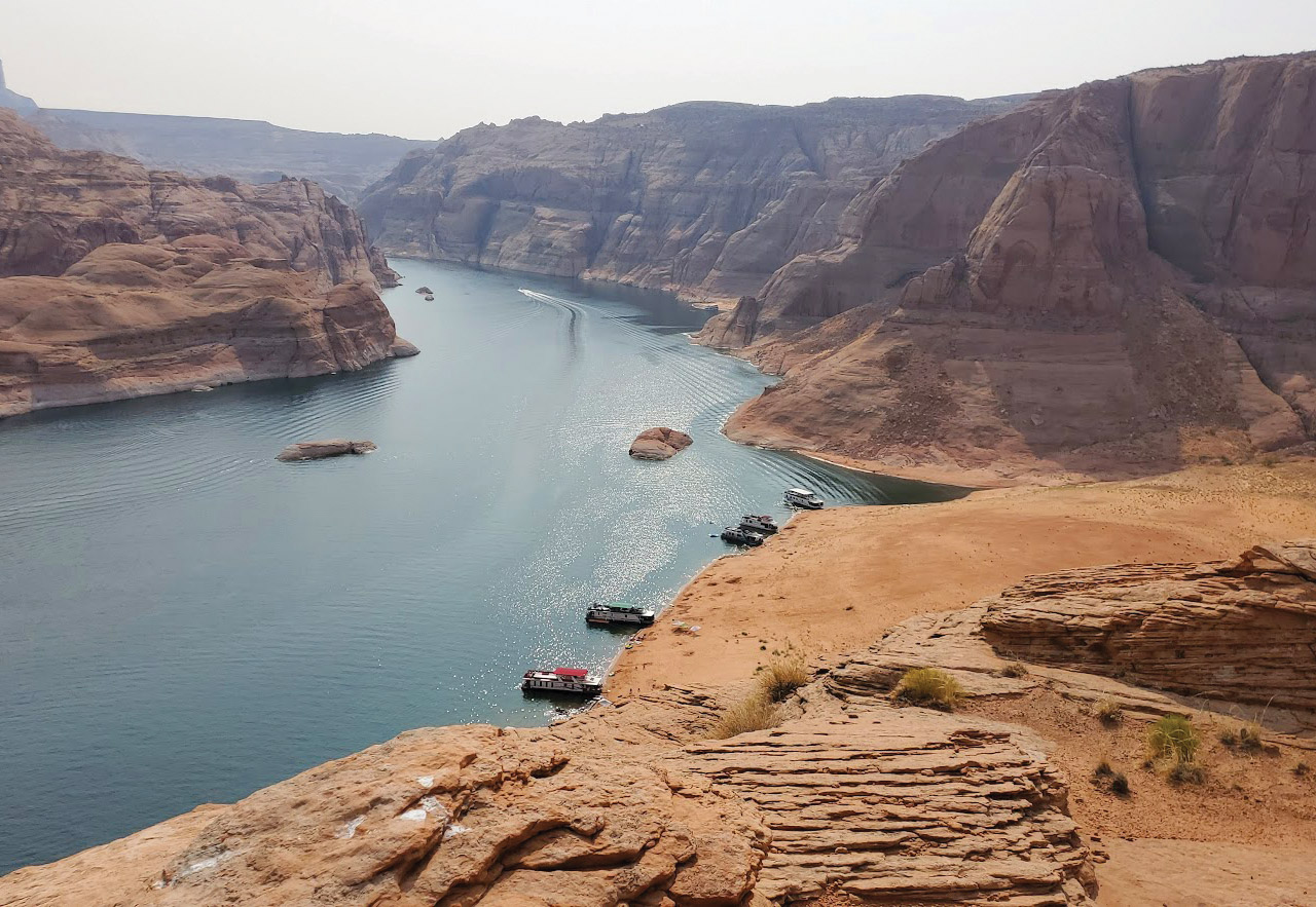 Lake Powell Amerika: Panduan Wisata Danau Buatan di Tengah Gurun Merah