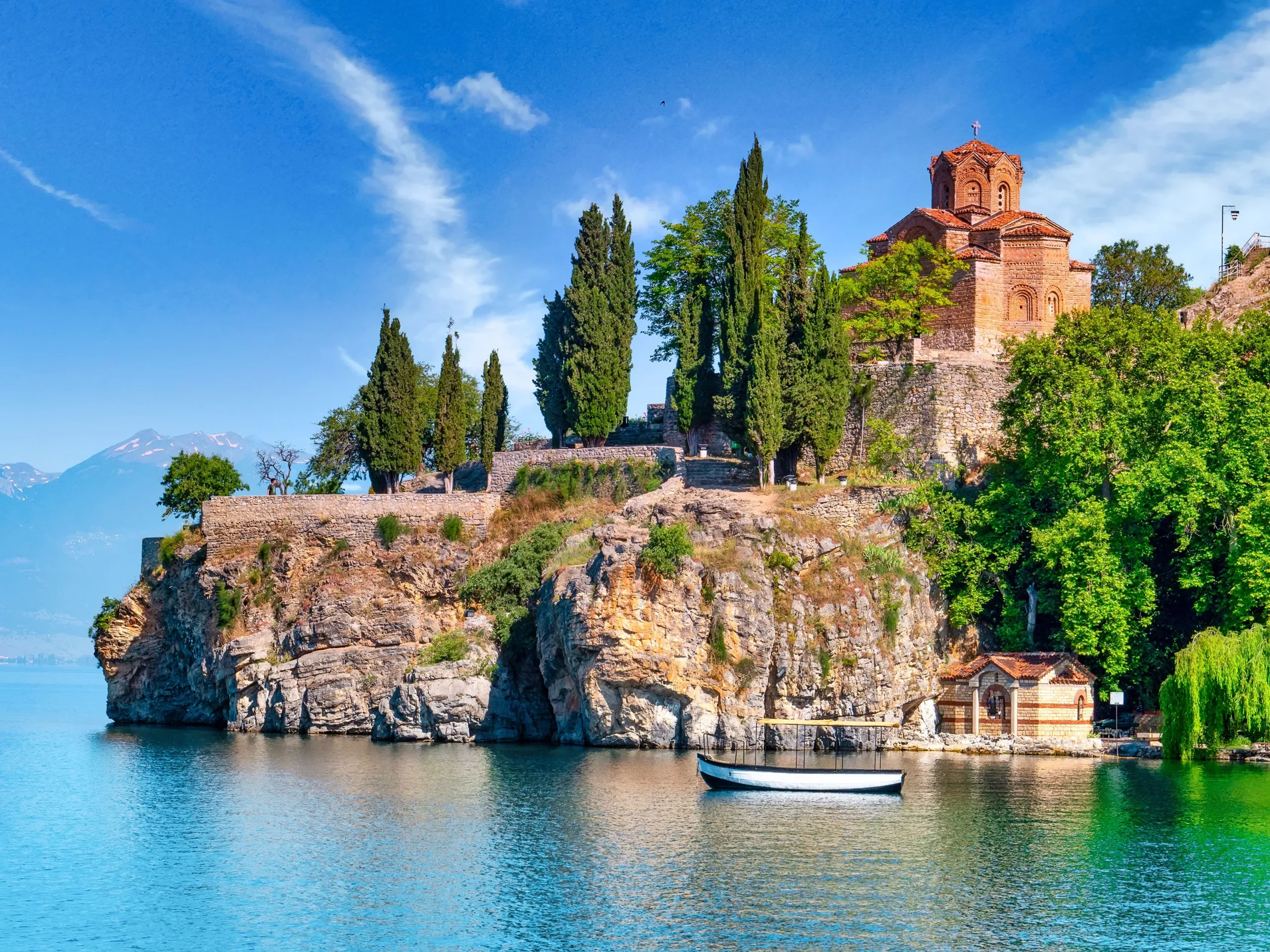 Danau Ohrid: Permata Tersembunyi di Jantung Balkan