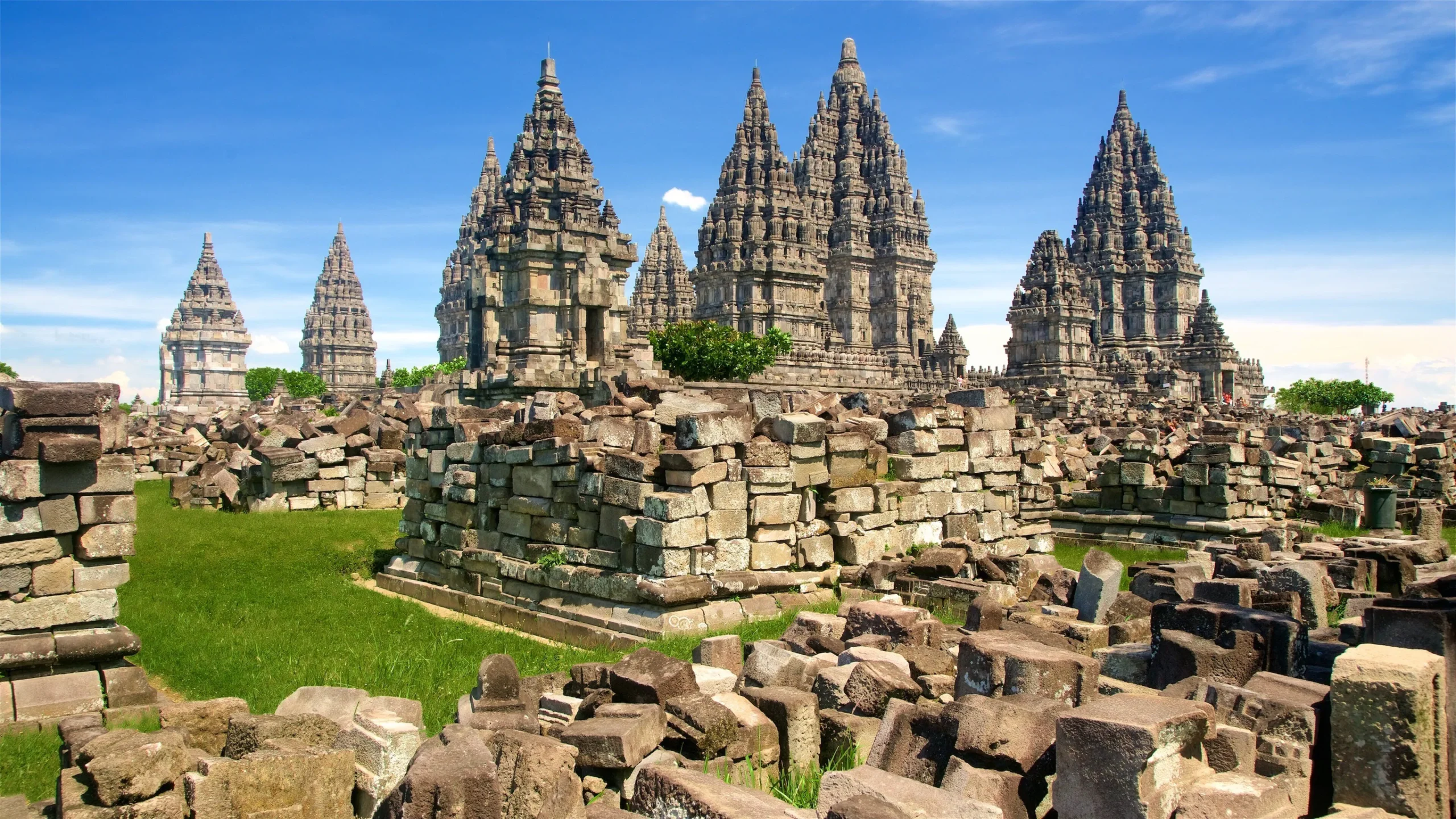 Candi Prambanan Indah dan Memukau