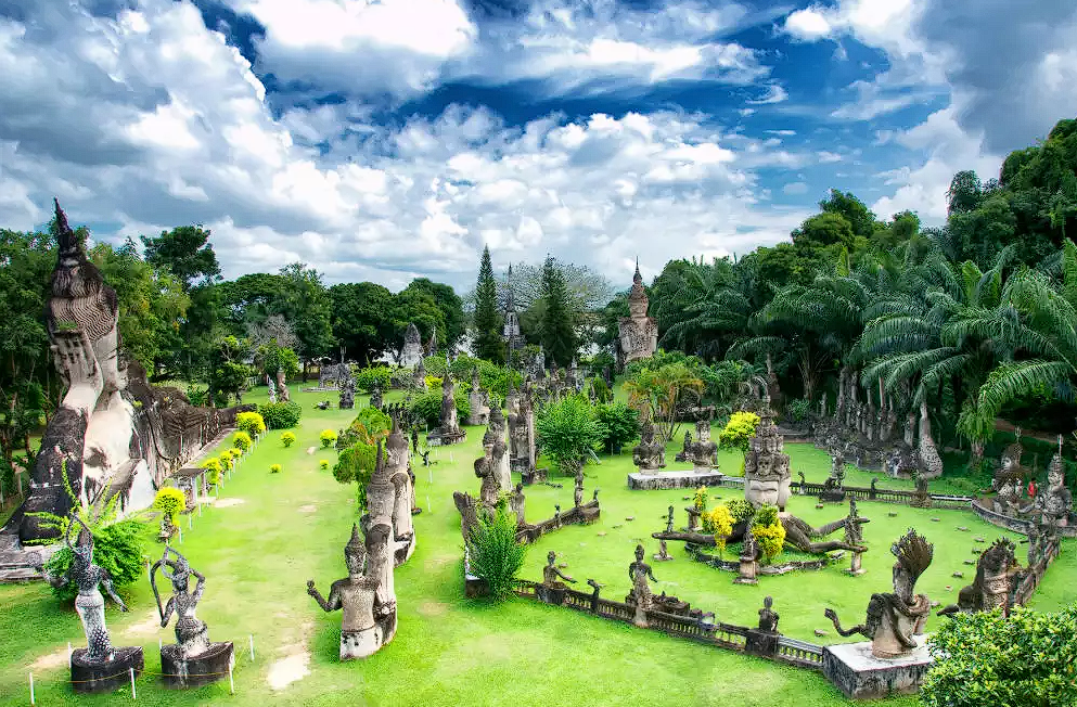 Buddha Park Laos: Taman Patung Spiritual yang Memikat di Tepi Sungai Mekong