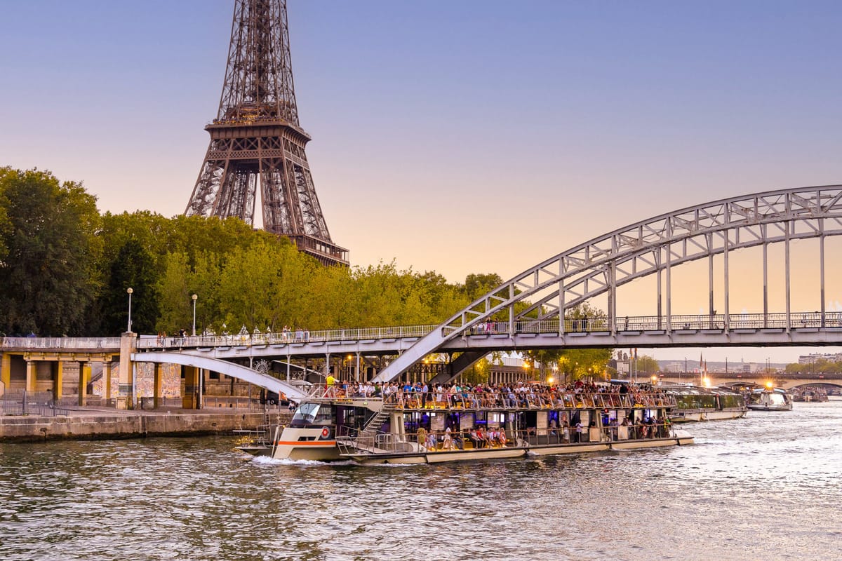 Seine River: Aliran Romantis yang Menjadi Jiwa Kota Paris Seine River: Aliran Romantis yang Menjadi Jiwa Kota Paris