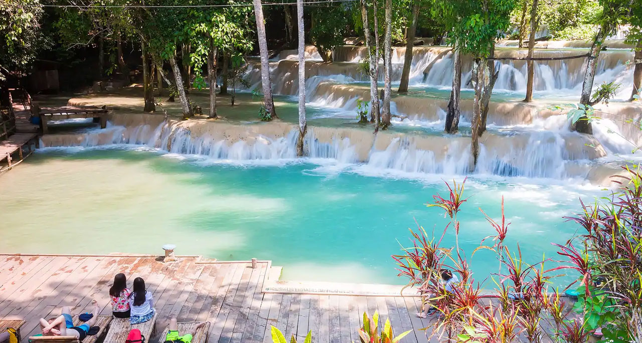 Tad Sae Waterfall: Pesona Air Terjun Bertingkat yang Menyegarkan di Laos Tad Sae Waterfall: Pesona Air Terjun Bertingkat yang Menyegarkan di Laos