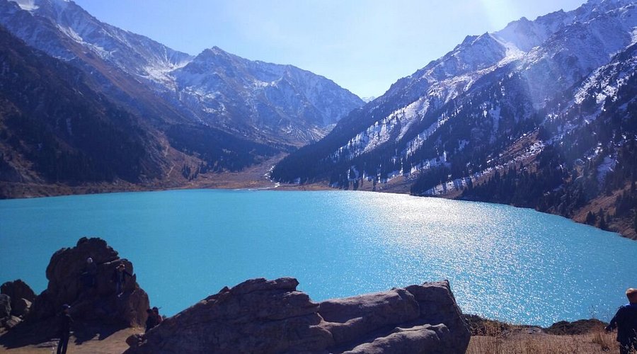 Big Almaty Lake, Permata Biru Menakjubkan di Pegunungan Kazakhstan Big Almaty Lake, Permata Biru Menakjubkan di Pegunungan Kazakhstan