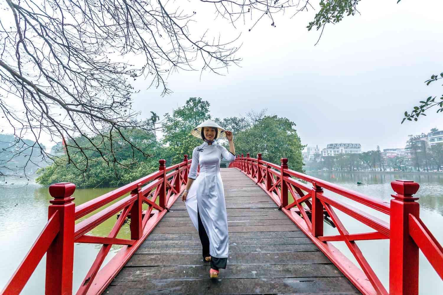 Hoan Kiem Lake: Danau Ikonik yang Menjadi Jantung Kota Hanoi