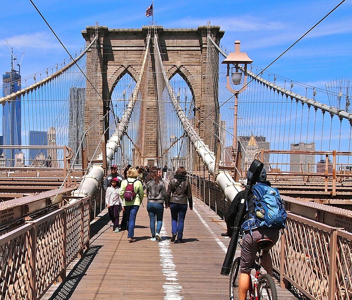 Jembatan Brooklyn: Ikon Bersejarah yang Menghubungkan New York