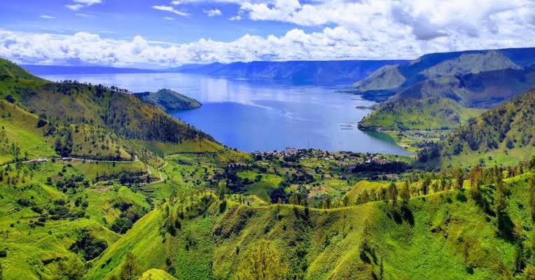 Danau Toba Luas: Pesona Danau Vulkanik Raksasa yang Menjadi Kebanggaan Pariwisata Indonesia Danau Toba Luas: Pesona Danau Vulkanik Raksasa yang Menjadi Kebanggaan Pariwisata Indonesia