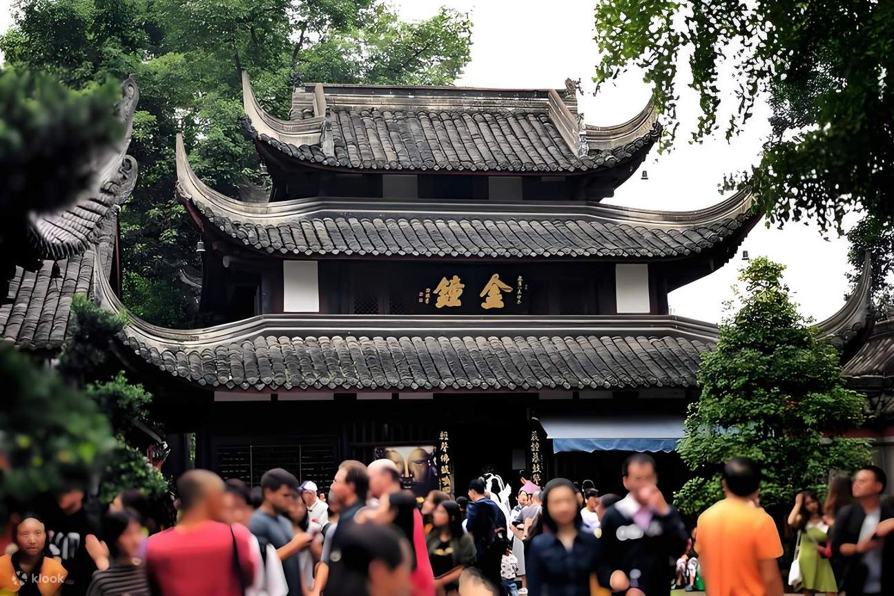 Kuil Wuhou: Jejak Kejayaan Zhuge Liang di Jantung Chengdu