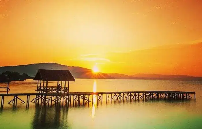 Danau Towuti: Pesona Alam Eksotis Sulawesi Danau Towuti: Pesona Alam Eksotis Sulawesi
