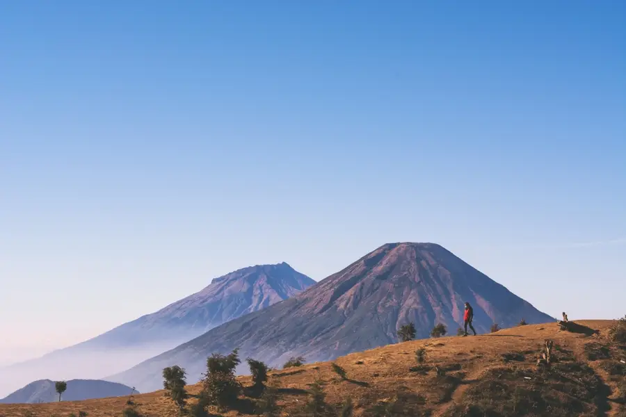 Destinasi Gunung Prau: Destinasi Sunrise Favorit Pendaki Destinasi Gunung Prau: Destinasi Sunrise Favorit Pendaki