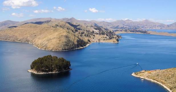 Danau Titicaca Tinggi, Keajaiban Alam di Pegunungan Andes Danau Titicaca Tinggi, Keajaiban Alam di Pegunungan Andes