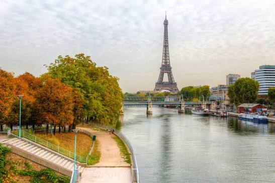 Sungai Seine Romantis, Pesona Paris yang Memikat