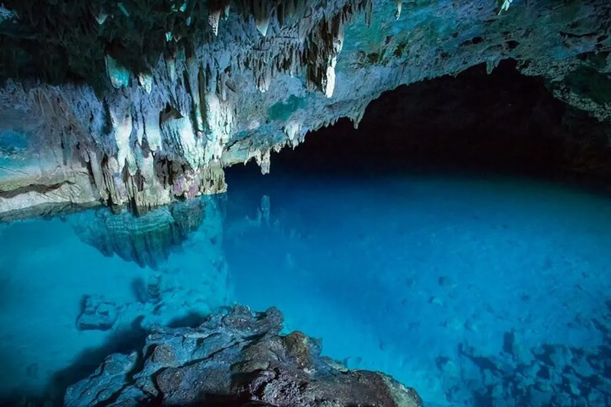 Goa Batu Cermin, Pesona Karst yang Menarik Wisatawan di Labuan Bajo Goa Batu Cermin, Pesona Karst yang Menarik Wisatawan di Labuan Bajo